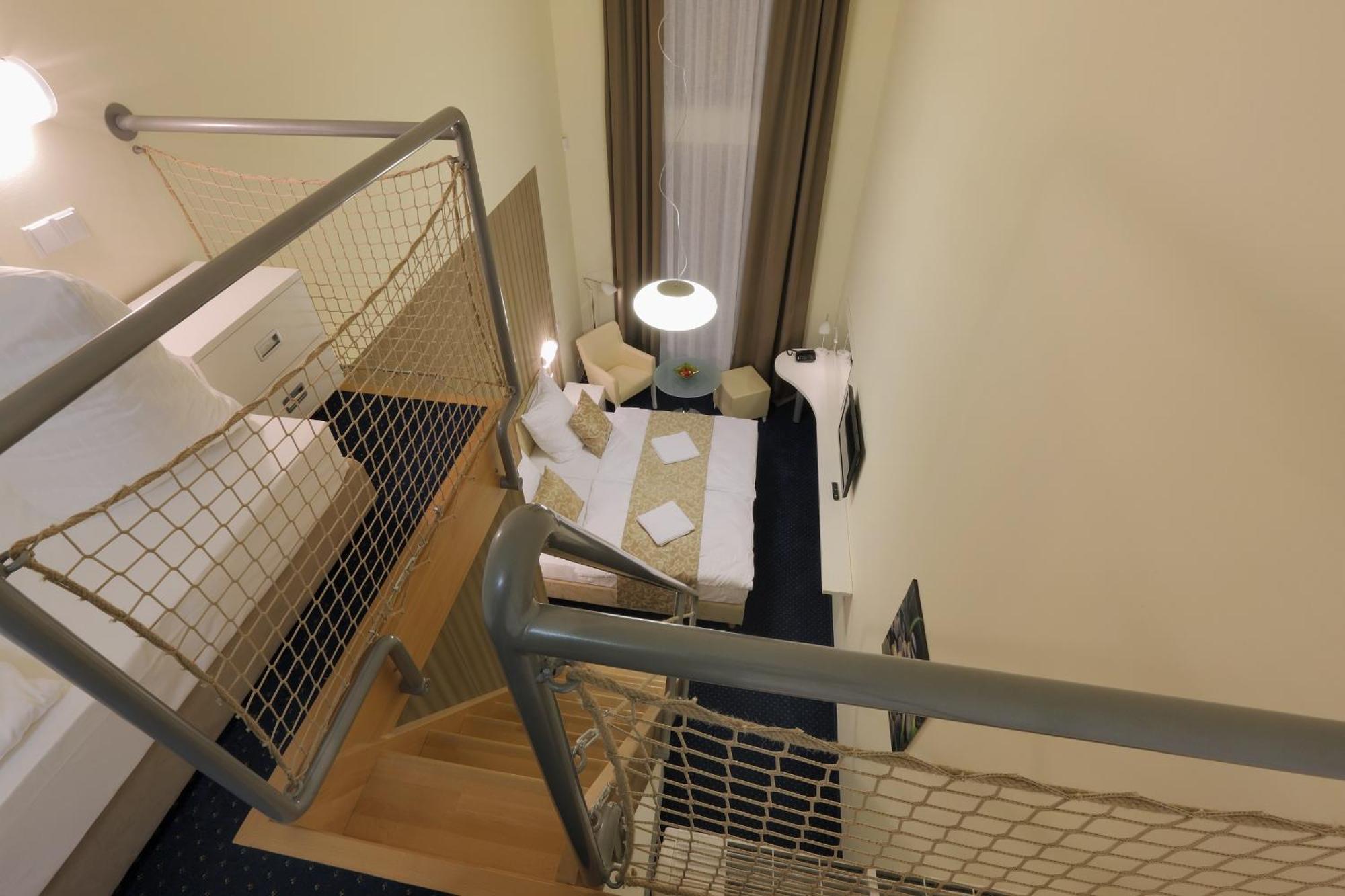 Esmarin Wellness Hotel Мнишек-под-Брди Экстерьер фото