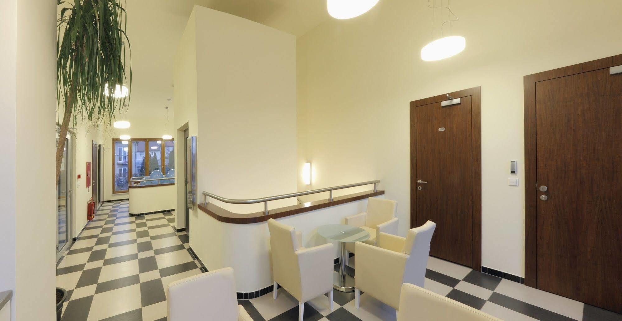 Esmarin Wellness Hotel Мнишек-под-Брди Экстерьер фото